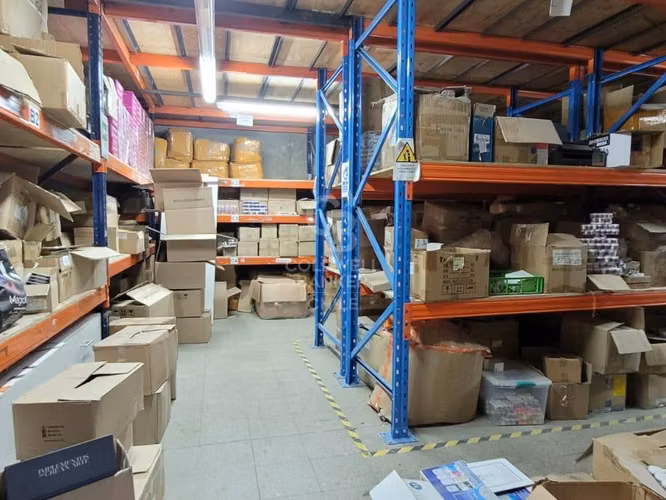 Bodegas con oficinas sector Zapadores Recoleta