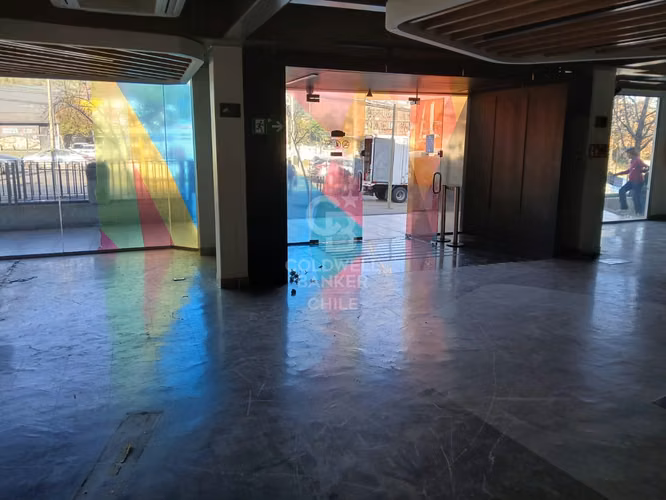 Local Comercial con exposición en Av. Las Condes