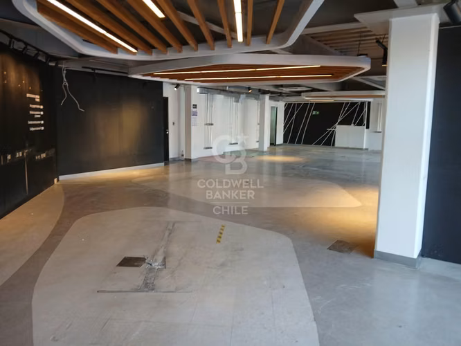 Local Comercial con exposición en Av. Las Condes