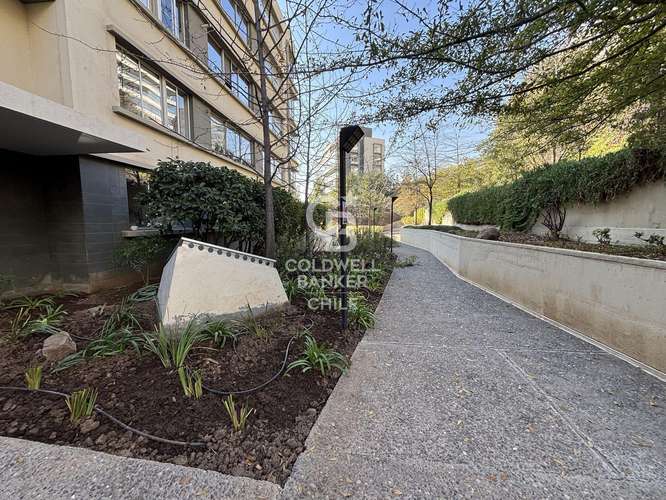 Venta duplex con gran jardín, terrazas y quincho - Imagen 18