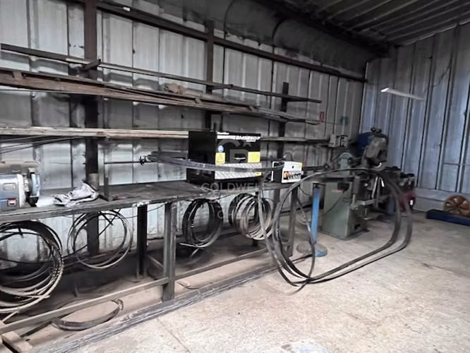 Oportunidad única, Venta de fábrica con casa en Parcela .