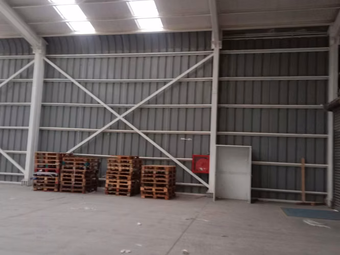 Bodega 900m² + Oficinas 140m², Andenes y Seguridad