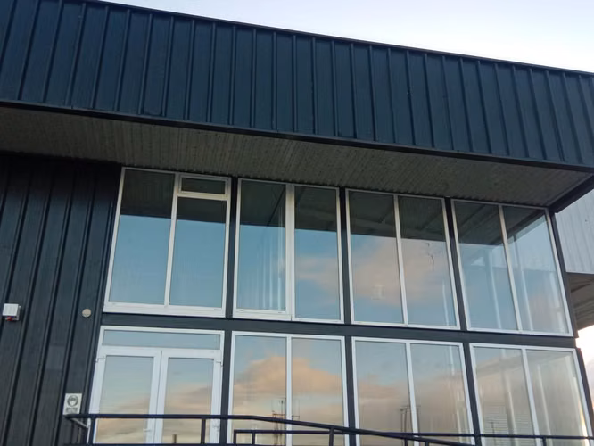 Bodega 900m² + Oficinas 140m², Andenes y Seguridad
