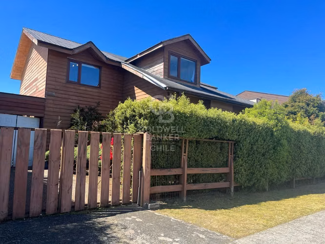 Hermosa casa en Puerto Varas: Privacidad y Confort