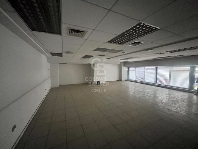 Gran Local Comercial en calle Bandera