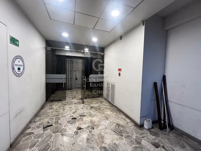 Gran Local Comercial en calle Bandera