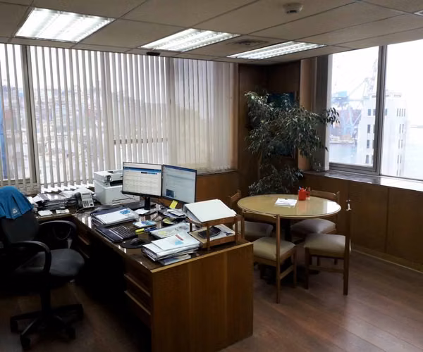 Amplia oficina en venta, ubicada a pasos de Plaza Sotomayor, Valparaíso