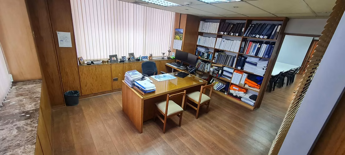 Amplia oficina en venta, ubicada a pasos de Plaza Sotomayor, Valparaíso