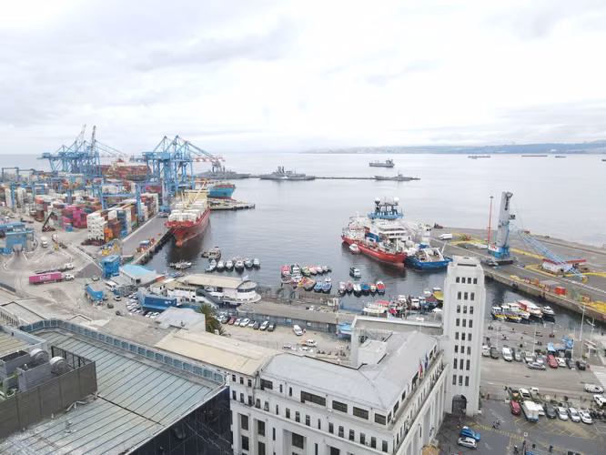 Amplia oficina en venta, ubicada a pasos de Plaza Sotomayor, Valparaíso