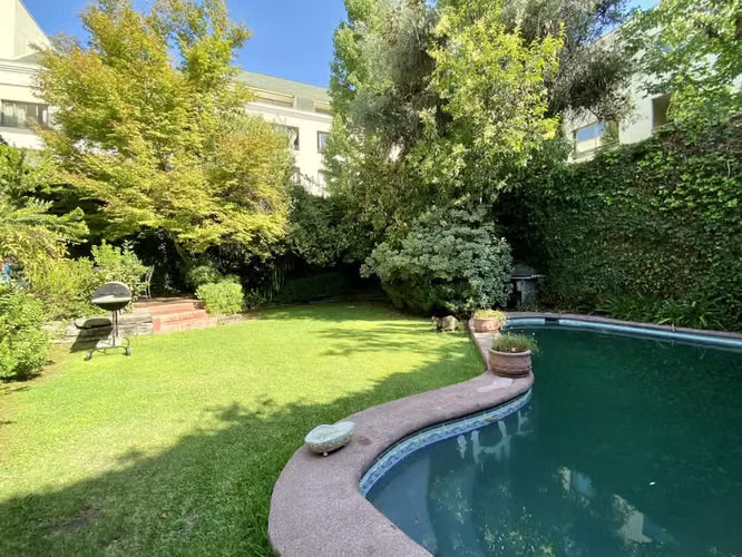 Remodelada - 5 Dormitorios - Piscina (1409)