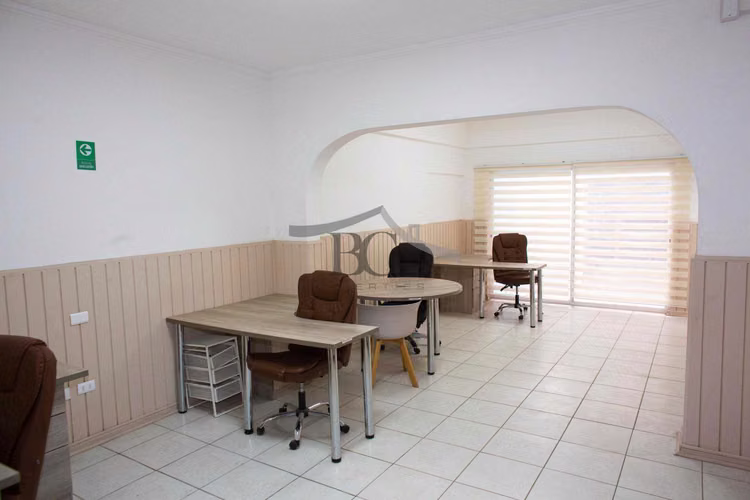Se vende casa con uso de suelo comercial. (112741)