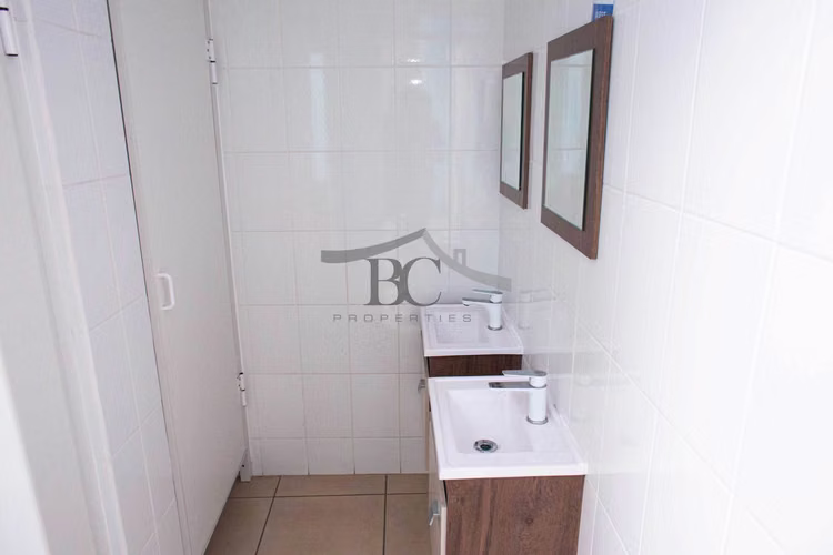 Se vende casa con uso de suelo comercial. (112741)