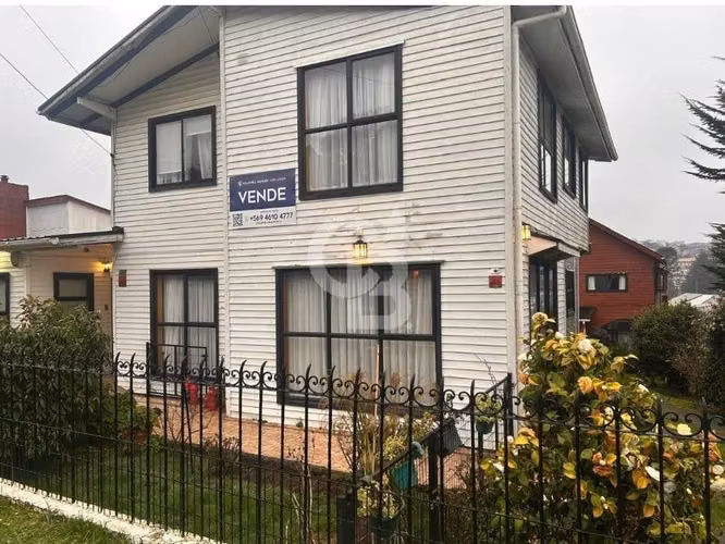 Dos Residencias en Avenida Principal ANCUD