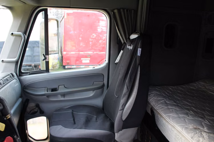 Tracto Freightliner Cl 120 Columbia 6x4 año 2007