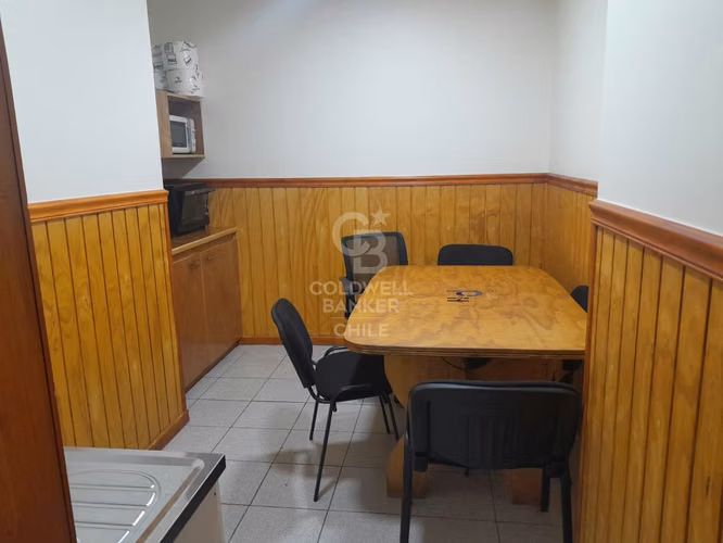 Bodega con Oficinas. Patente comercial al día.