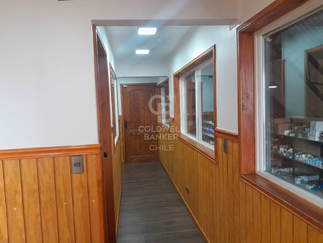 Bodega con Oficinas. Patente comercial al día.