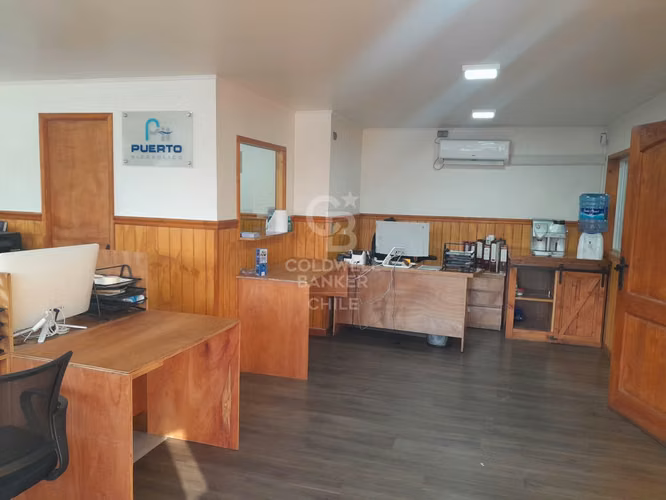 Bodega con Oficinas. Patente comercial al día.