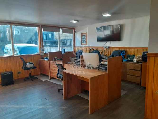 Bodega con Oficinas. Patente comercial al día.
