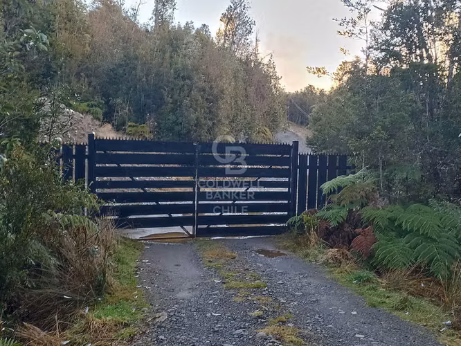 Parcela de 5000 m2, en condominio, con acceso controlado