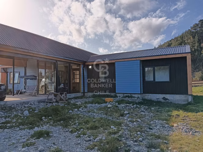 Acogedora Casa en Chamiza, a Pasos de la Carretera Austral