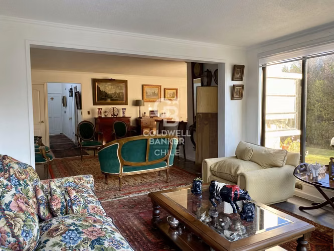 Encantadora Residencia Clásica en Exquisito Entorno