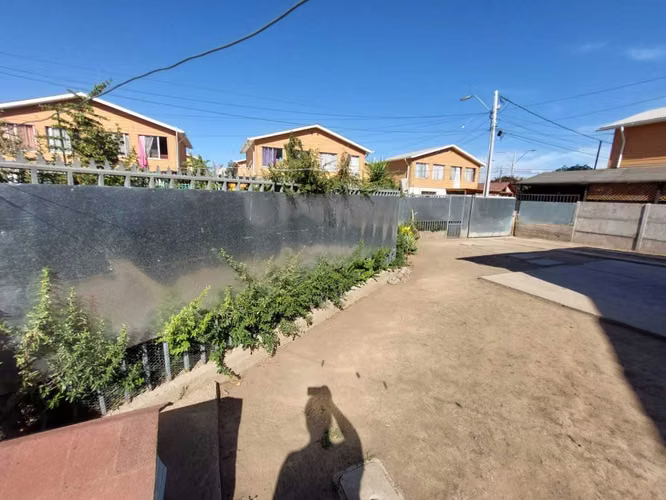 Venta casa a puertas cerradas 3D+1B+3E Lampa (113166)