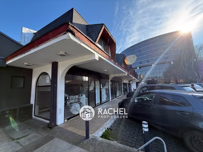 SE ARRIENDA LOCAL COMERCIAL REMODELADO EN CENTRO COMERCIAL CON ALTO FLUJO - Torremolinos con Avda Alemania