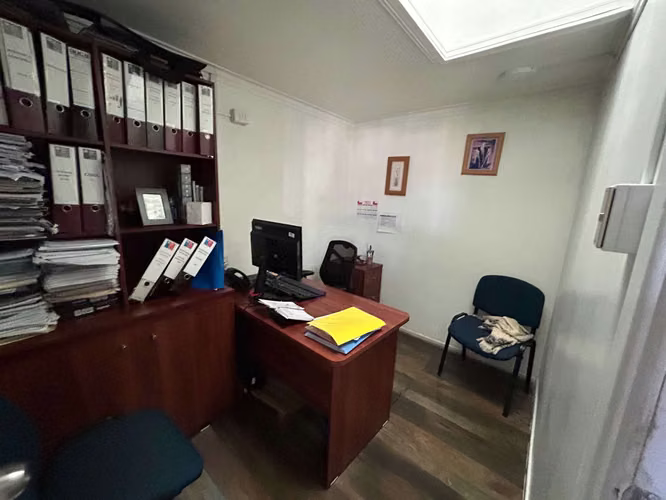 Avenida Libertad casa con 7 oficinas (113420)