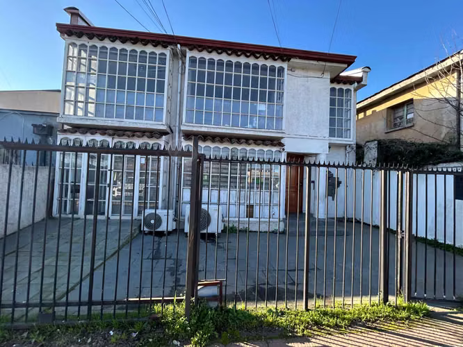 Avenida Libertad casa con 7 oficinas (113420)