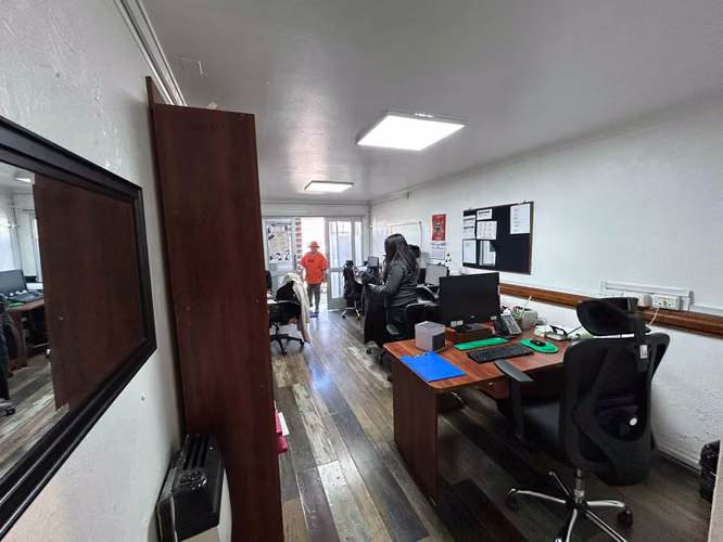 Avenida Libertad casa con 7 oficinas (113420)