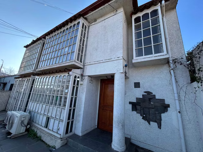 Avenida Libertad casa con 7 oficinas (113420)