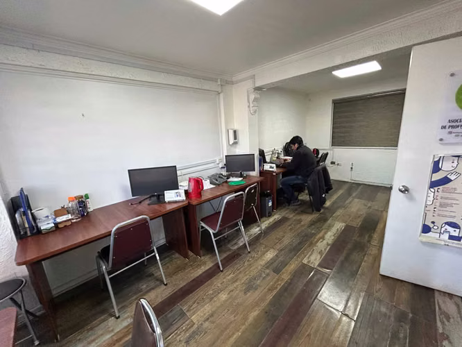 Avenida Libertad casa con 7 oficinas (113420)