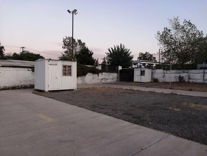 Arriendo terreno 4.450 con contenedores (113720)