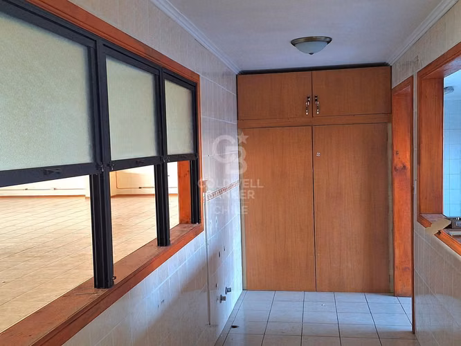 Gran local comercial en ruta de alto tráfico