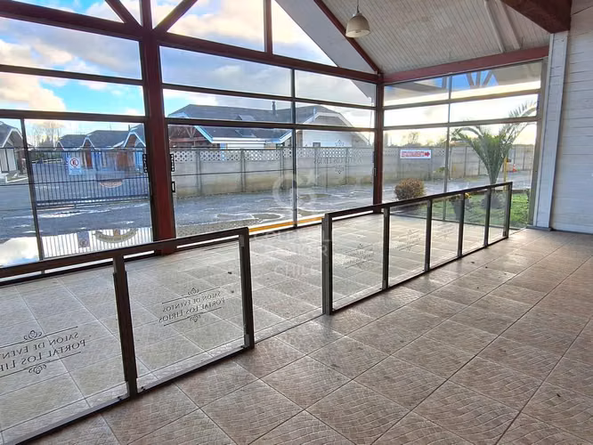 Gran local comercial en ruta de alto tráfico