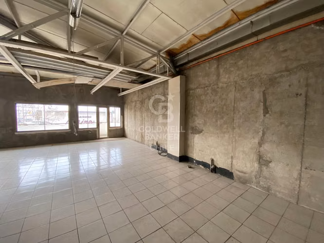 Local en tercer piso de galería comercial