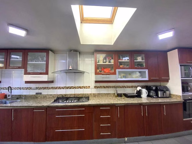 Casa 2 Pisos, 4D+3B+3E, 300 m2, Quilicura (110157)