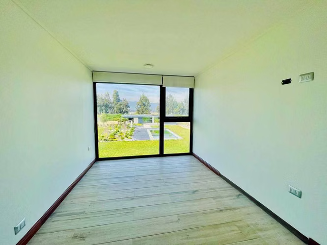 amplia casa en parcela  (113862)