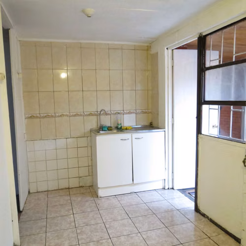 SE VENDE CASA 3 DORMITORIOS  2 BAÑOS  ESTACIONAMIENTO