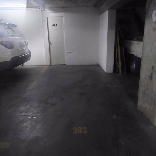 Venta de Estacionamiento y Bodega  (114061)