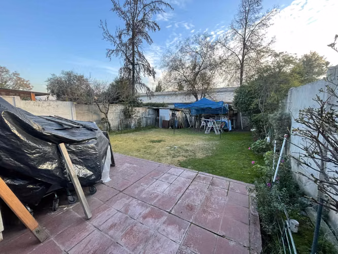 Venta de Amplia Casa en Lo Barnechea