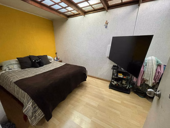 Venta de Amplia Casa en Lo Barnechea