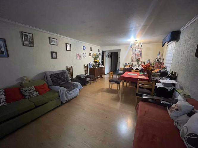 Venta de Amplia Casa en Lo Barnechea