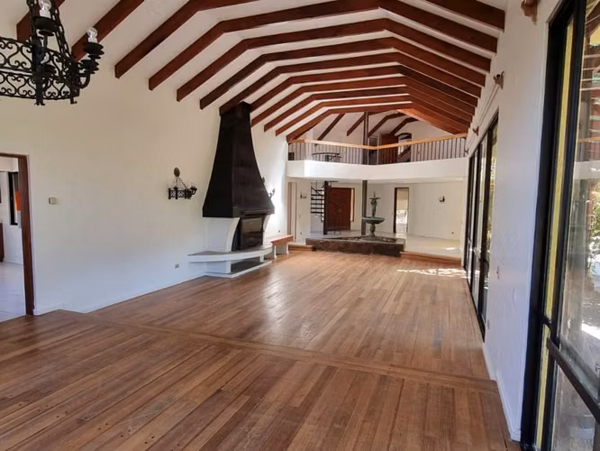 Casa colonial en condominio privado.