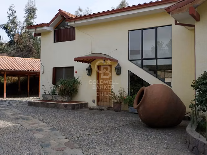 Casa colonial en condominio privado.