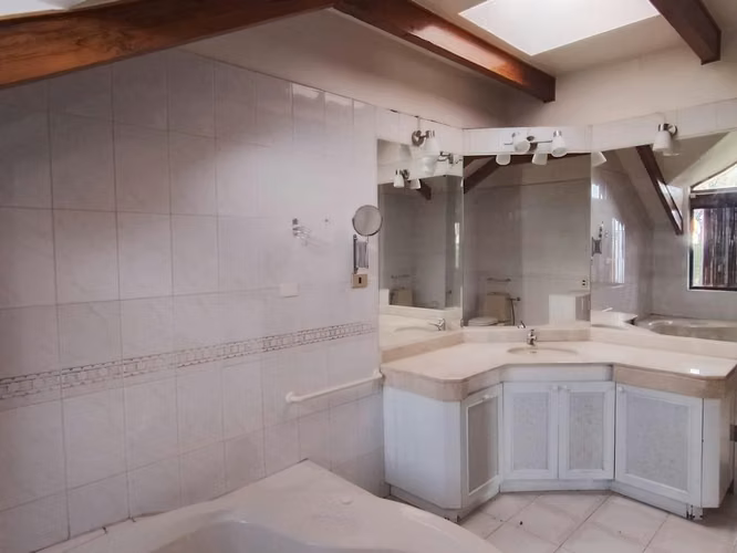 Casa colonial en condominio privado.