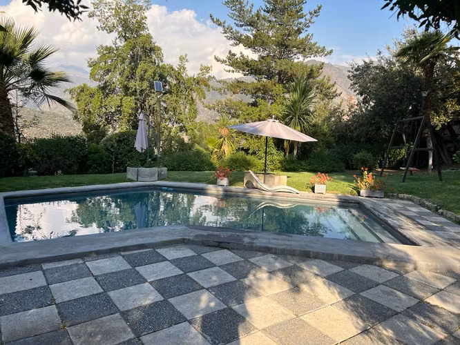 Casa colonial en condominio privado.