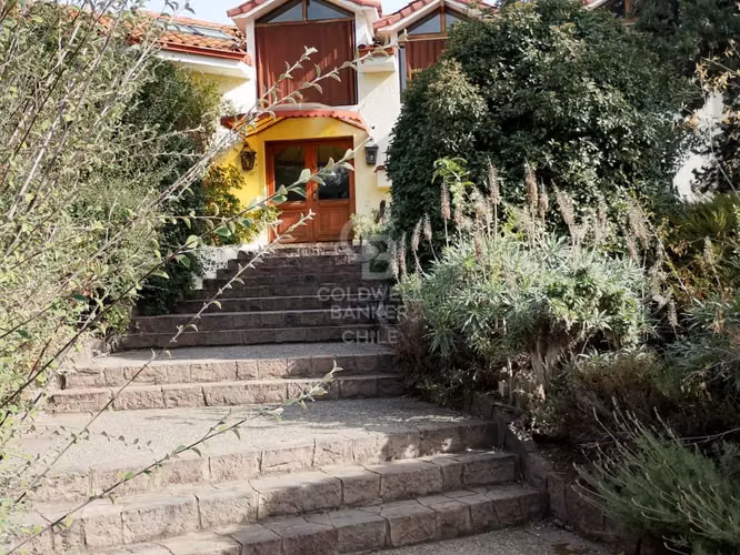 Casa colonial en condominio privado.