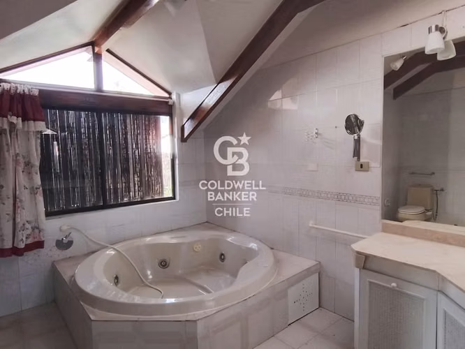Casa colonial en condominio privado.