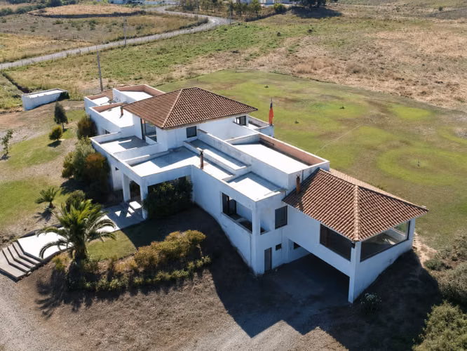 VENTA AMPLIA PROPIEDAD DE 600 Mts2 EN TERRENO DE 30.000 Mts2 - Imagen 4